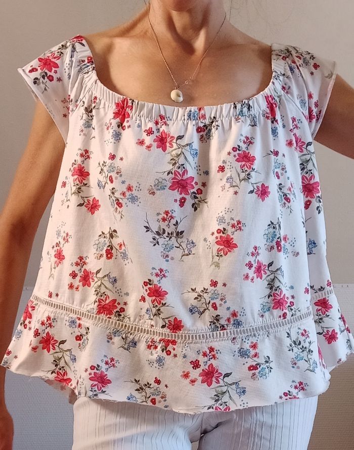 Top fleuri épaules dénudées taille S/36 Jennyfer - photo numéro 1