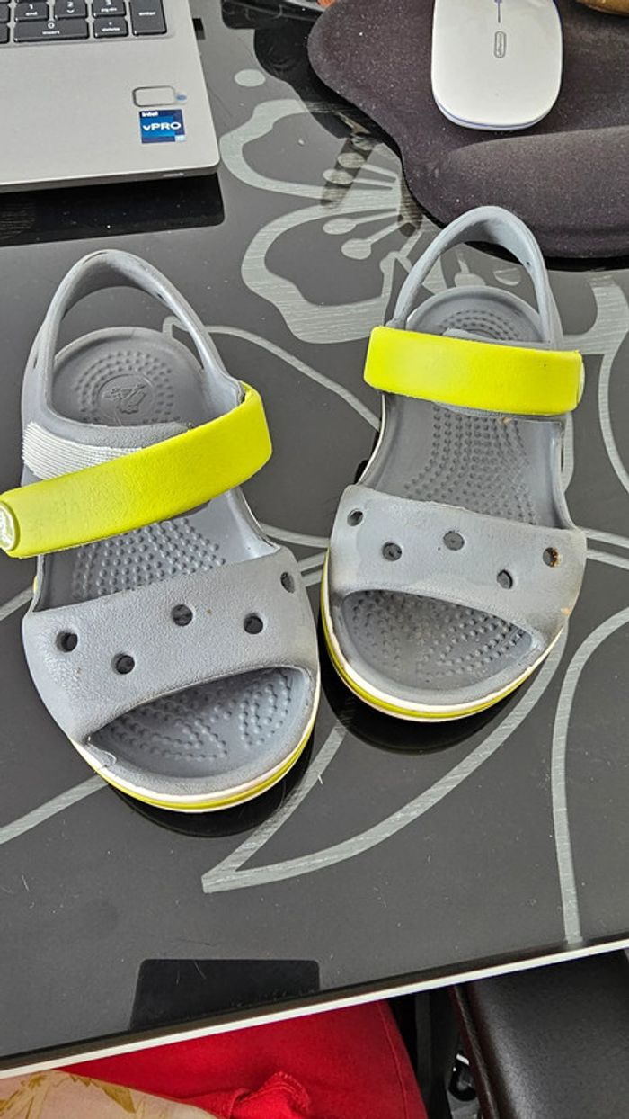 Crocs de piscine sandales garçon Taille 6
