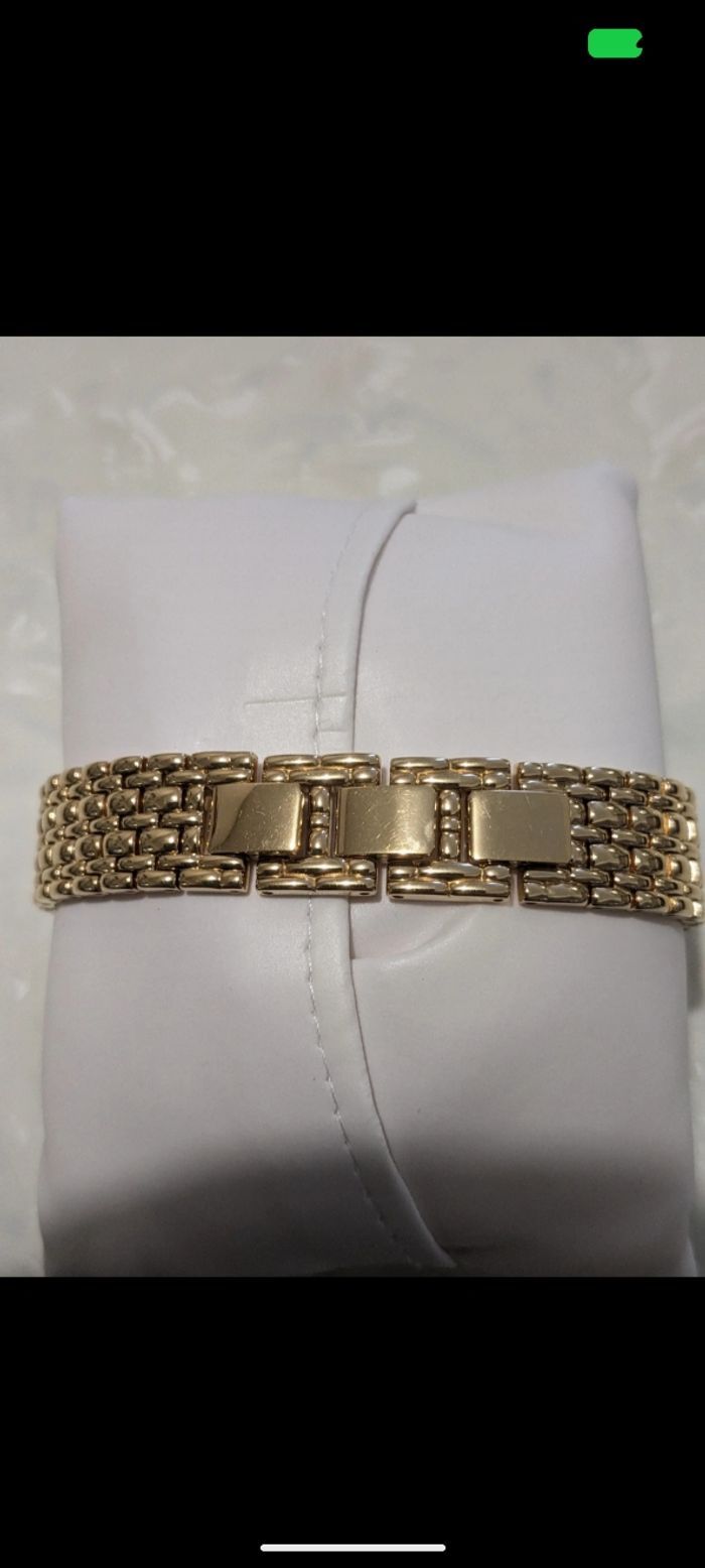 Magnifique montre classique vintage Certus en plaqué or, boîtier serti de 0, 20 carats de diamants et cadran en nacre véritable. - photo numéro 5