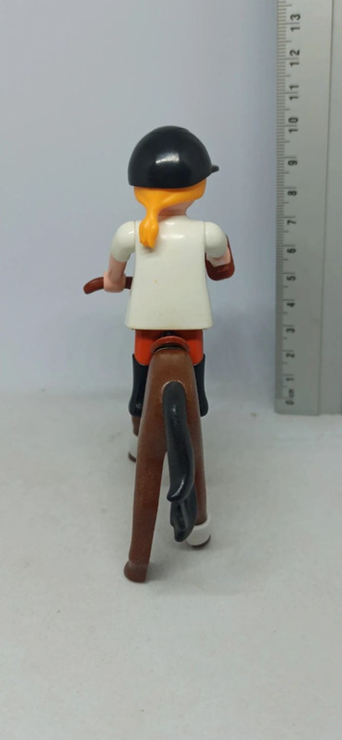 Femme cavalière avec brosse et cheval marron playmobil - photo numéro 3