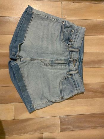 Short levis