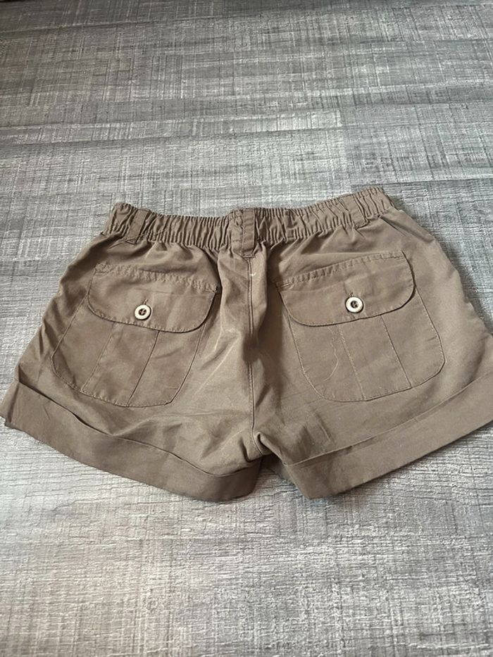 Short brun - photo numéro 2