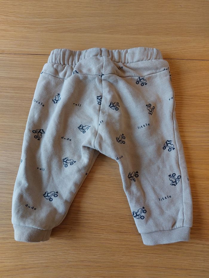 Lot 2 joggings 12m - photo numéro 3