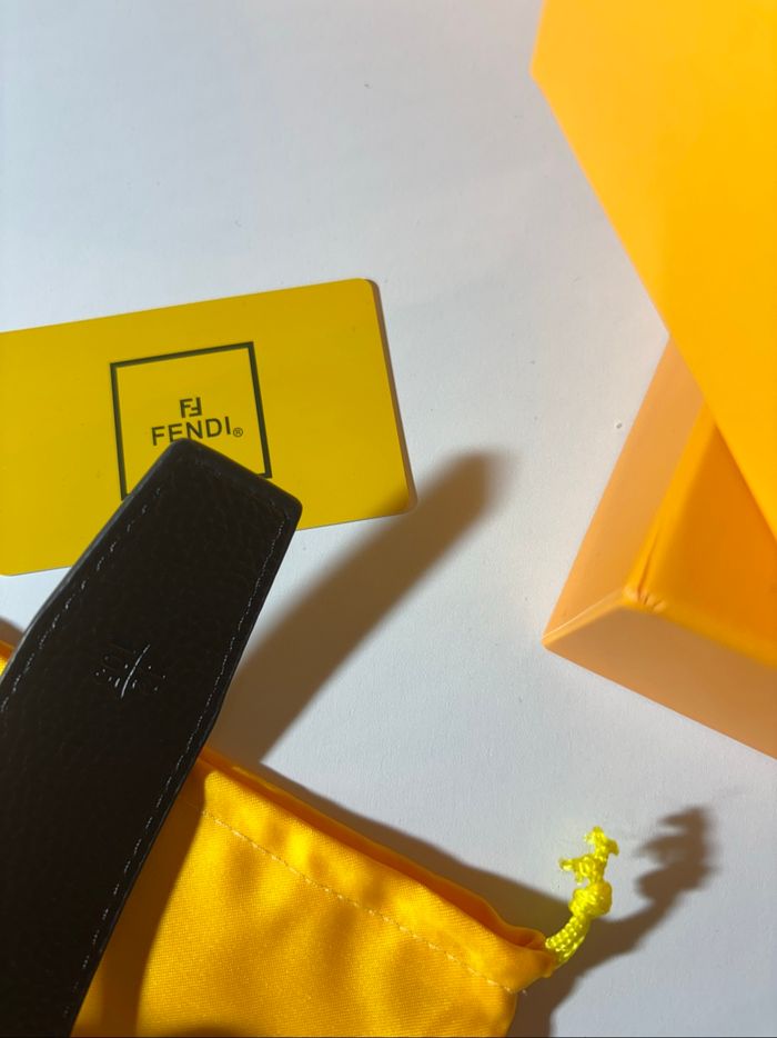 Ceintures Fendi vendu avec la boîte - photo numéro 9