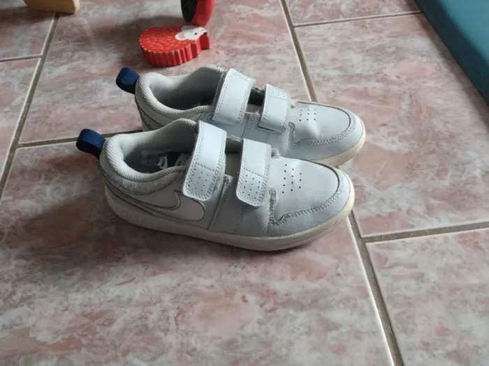 Baskets Nike pointure 32