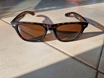 Lunettes de soleil écailles
