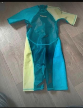 Combinaison très bon état pour garçon taille 6 ans couleur bleu