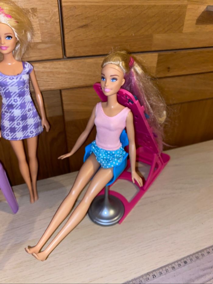 Barbie Mattel poupée coiffure salon coiffeuse - photo numéro 3