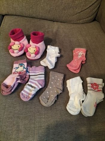 Lot chaussettes / chaussons fille 3 mois
