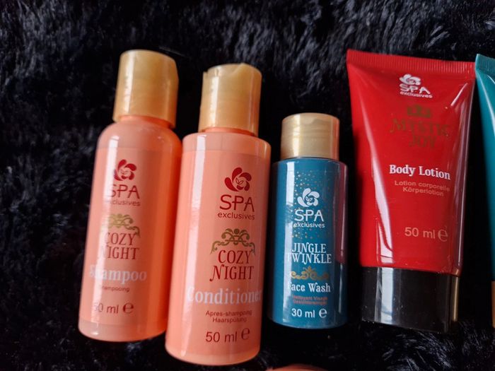 Lot de soins pour le corps neuf - photo numéro 2