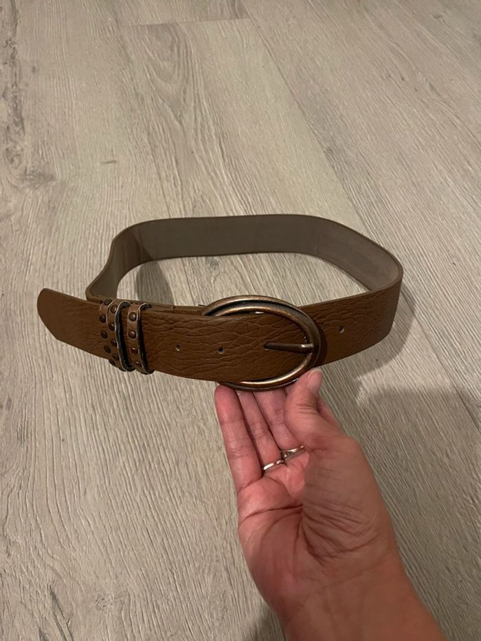 Ceinture marron boucle doré aspect vieilli longueur 90 cm hauteur 3,7cm