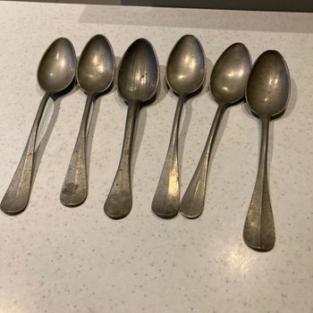 6 anciennes cuillères en étain