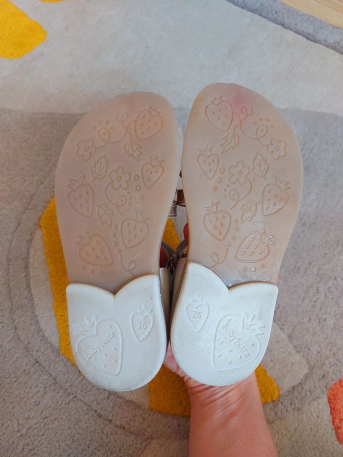 Sandales Babybotte nacrées 26 comme neuves - photo numéro 9