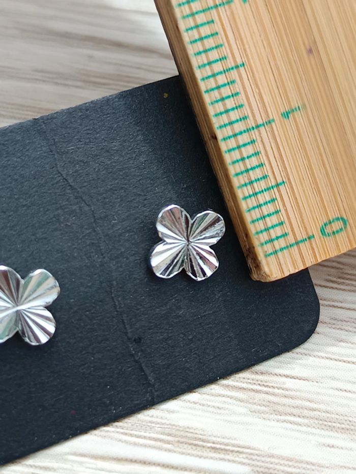Boucles d'oreilles trèfle ciselé argent 925 - photo numéro 3