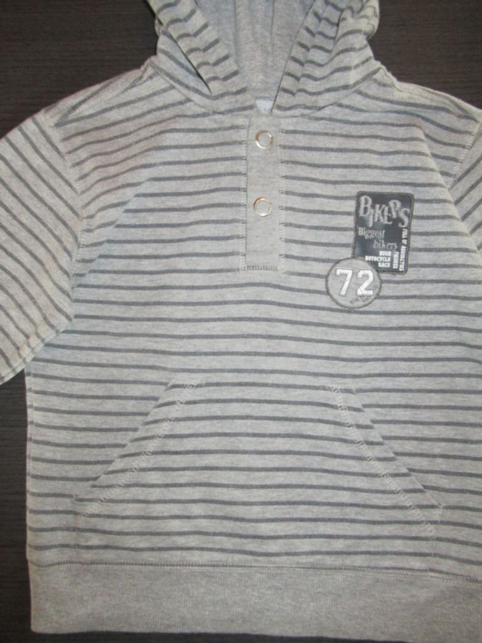 Sweat / Pull à capuche garçon 6 ans - photo numéro 2