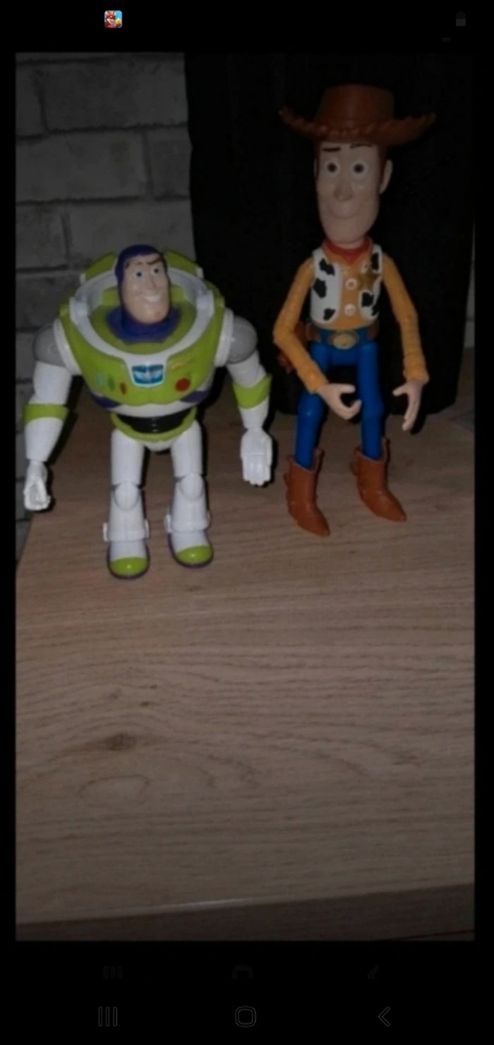 Toy story buzz et Woody 19 et 24 cm