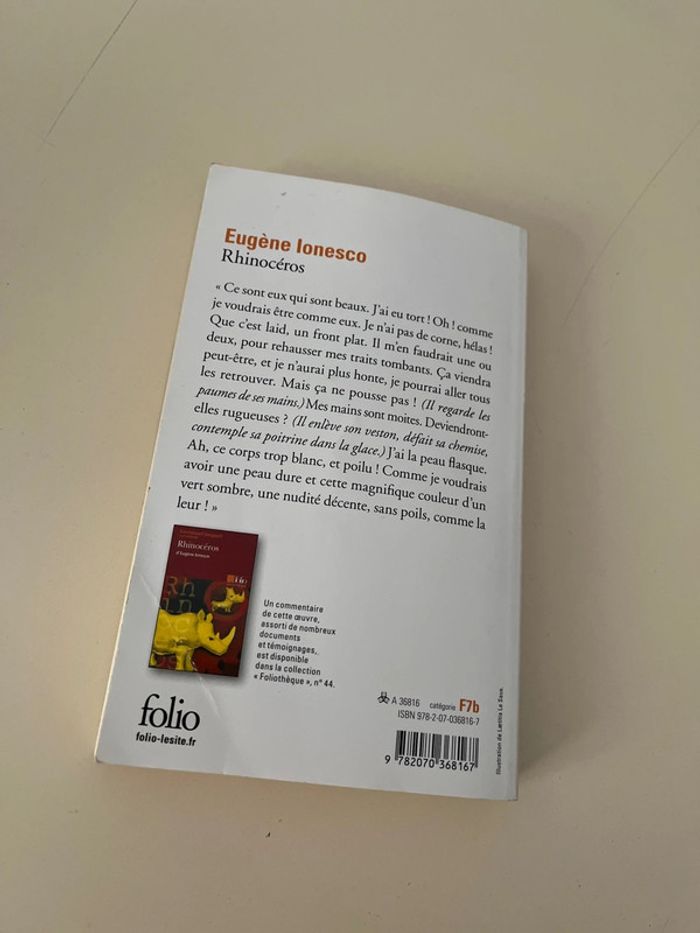 Livre Rhinocéros de Ionesco - photo numéro 2