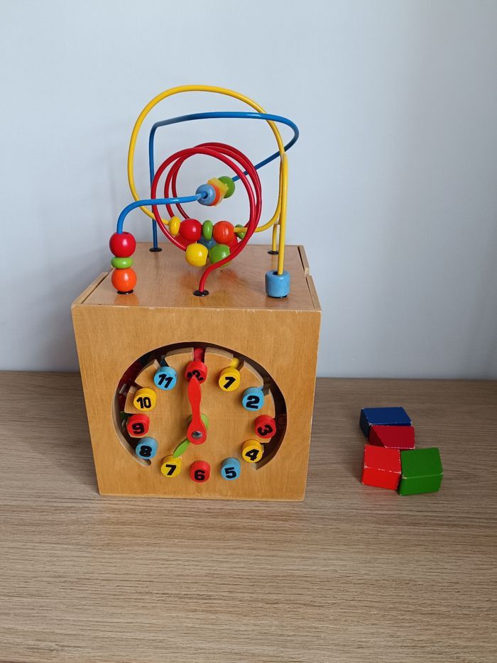 Cube d'activité en bois