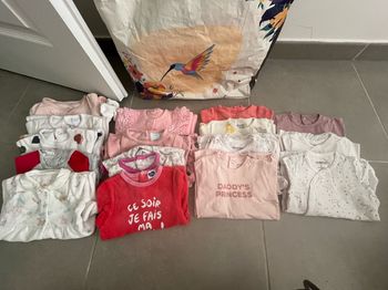 Lot de 16 body et 26 pijama 3 mois et 6 mois fille