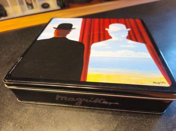 Boîte de collection en métal Magritte