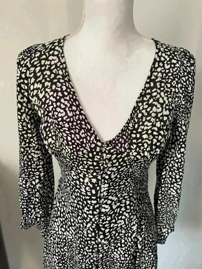Robe décolleté Zara taille 34 - photo numéro 2