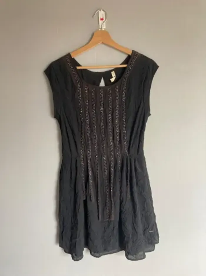 Robe noire dos nu Pepe Jeans avec perles – Taille M