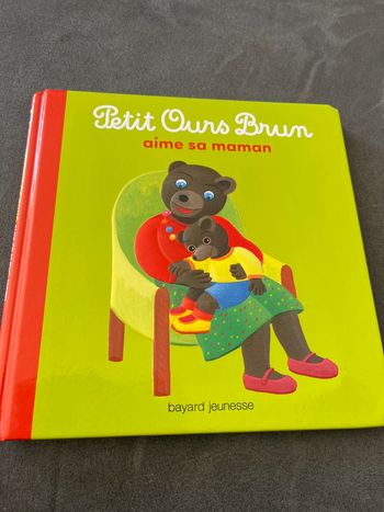Livre bébé petit ours brun aime sa maman 