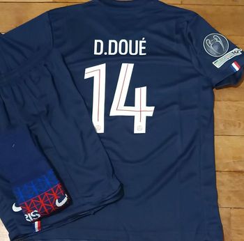Maillot football PSG taille 10 ans modèle Doué Étoile domicile 2026