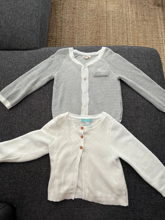 Lot 2 gilets bébé gris et blanc Obaibi et Dpam 86cm 23 mois