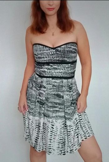 Robe bustier noire et blanche Mango taille 38