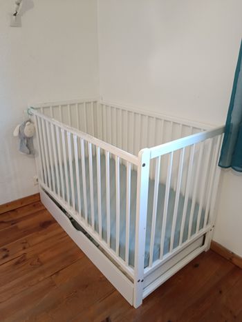Lit bébé a barreaux
