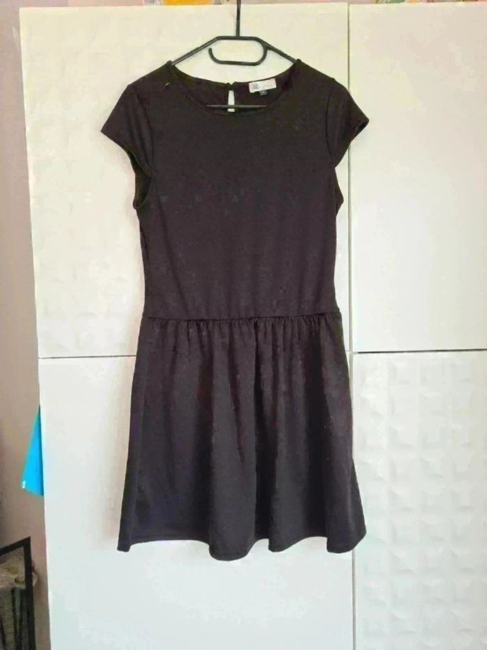 Petite robe noir manche courte