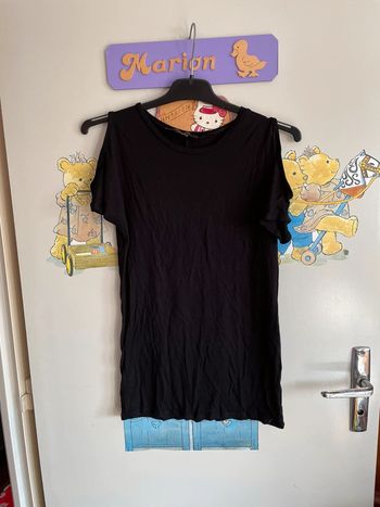 Tee shirt noir à manches courtes avec ouvertures sur les épaules, taille 34, marque Atmosphère.