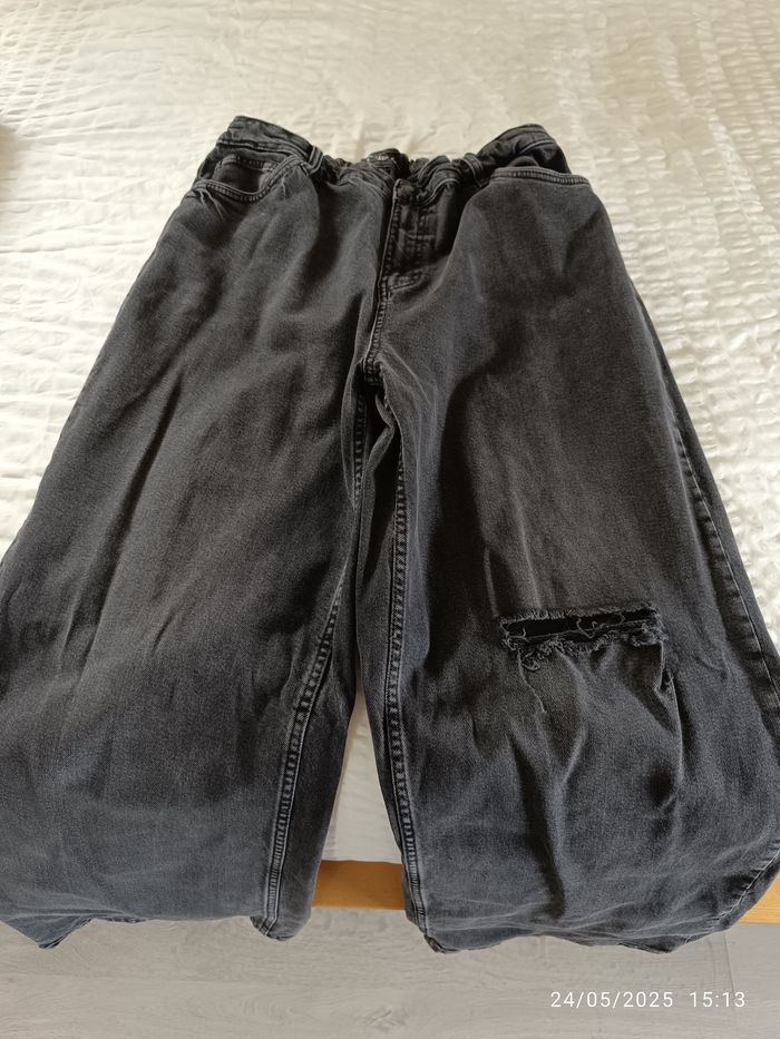 Jeans troué - photo numéro 4