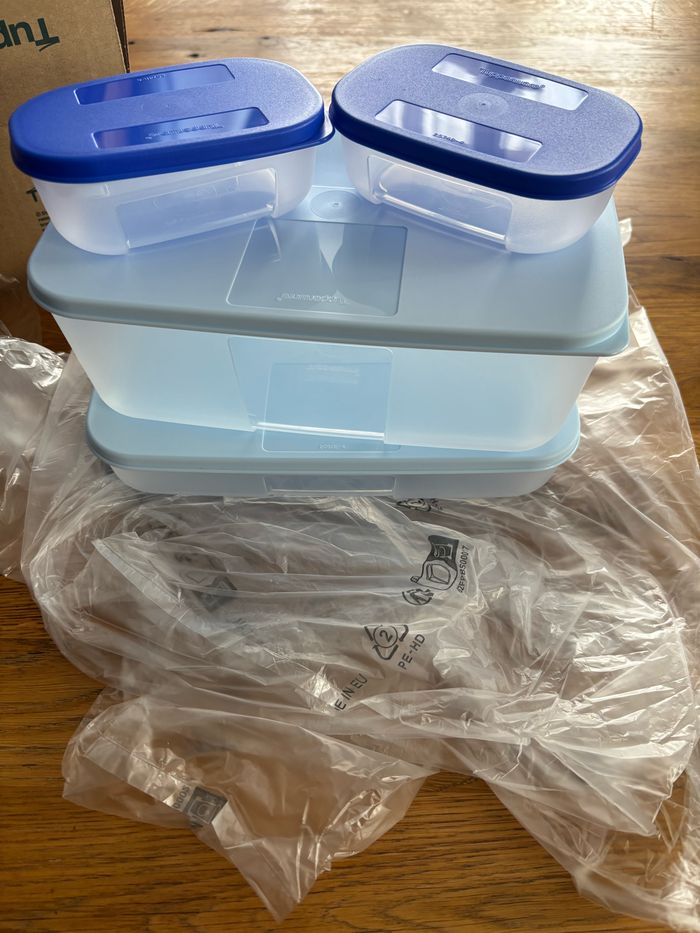 Ensemble boîte frigo 140ml X 2 + 650ml + 1.5l Tupperware neuf