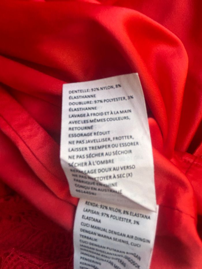 robe en dentelle dos en V - photo numéro 9