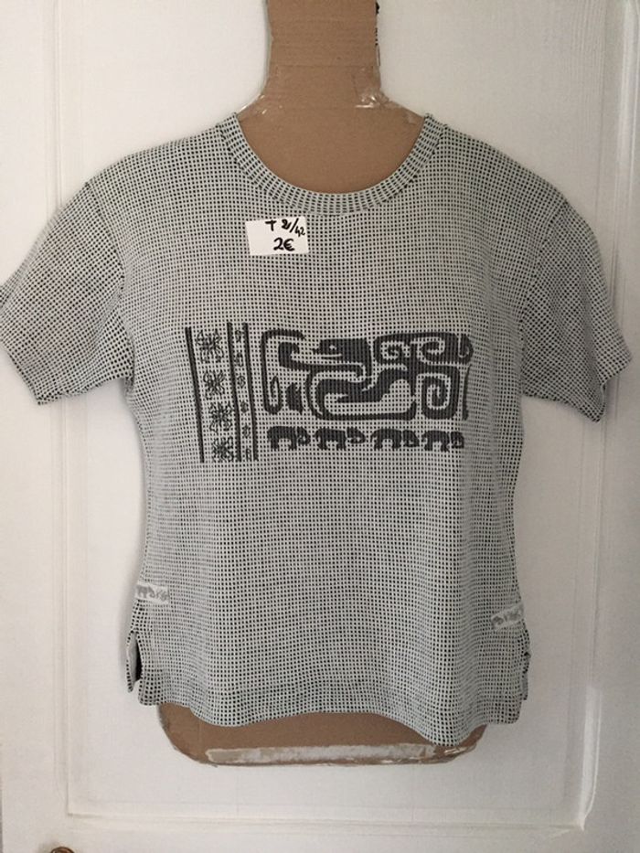 523-Tee shirt blanc/noir gaufré T 2 (42)