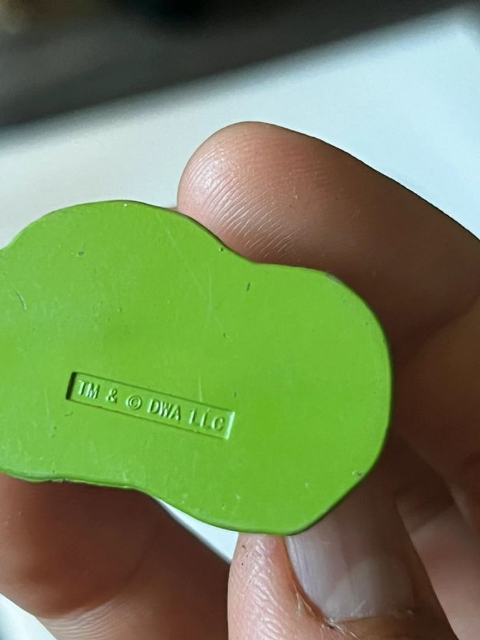 Figurine kinder jouet Les 3 petits cochons - Ancienne et Rare figurine dwa llc - photo numéro 2