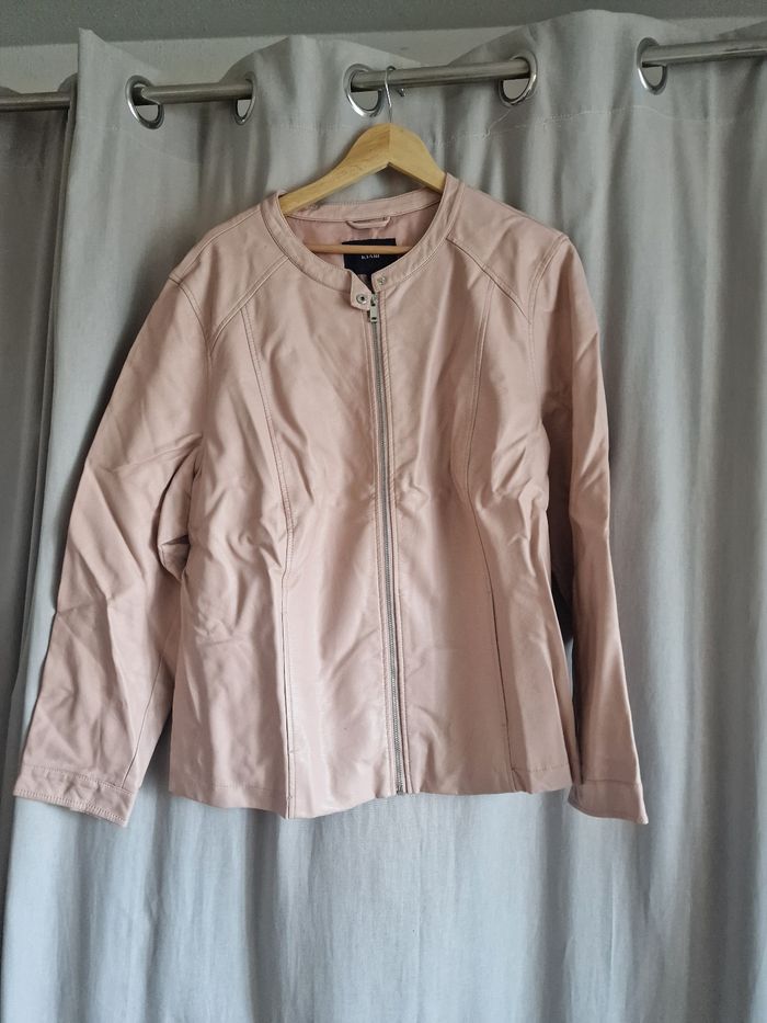 Blouson en cuir rose poudré