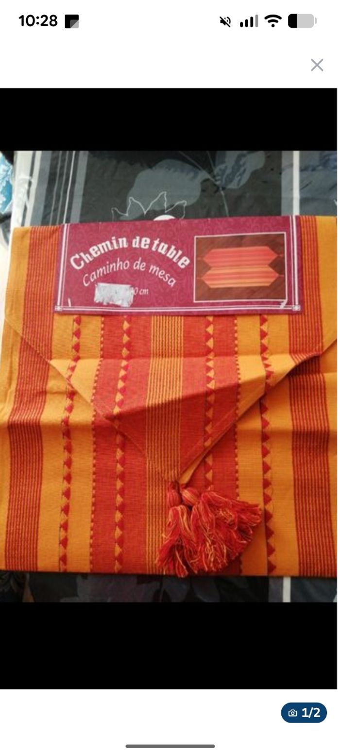 Beau chemin de table à rayures. - photo numéro 2