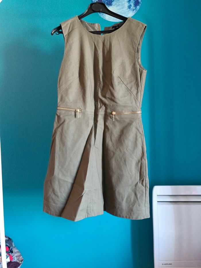 Robe kaki