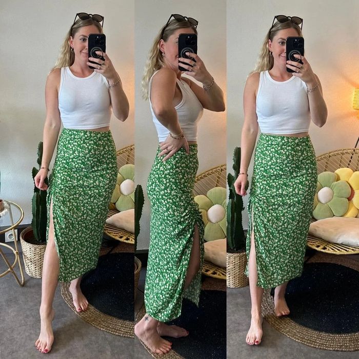 Jupe mi-longue verte à motif floral blanc, taille XS - Zara - photo numéro 2