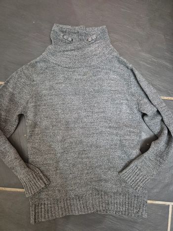 Pull gris col v
