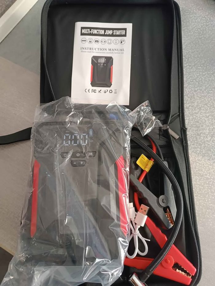 [NEUF] Booster Batterie Voiture 4-en-1 – Démarreur + Compresseur + Batterie + Lampe