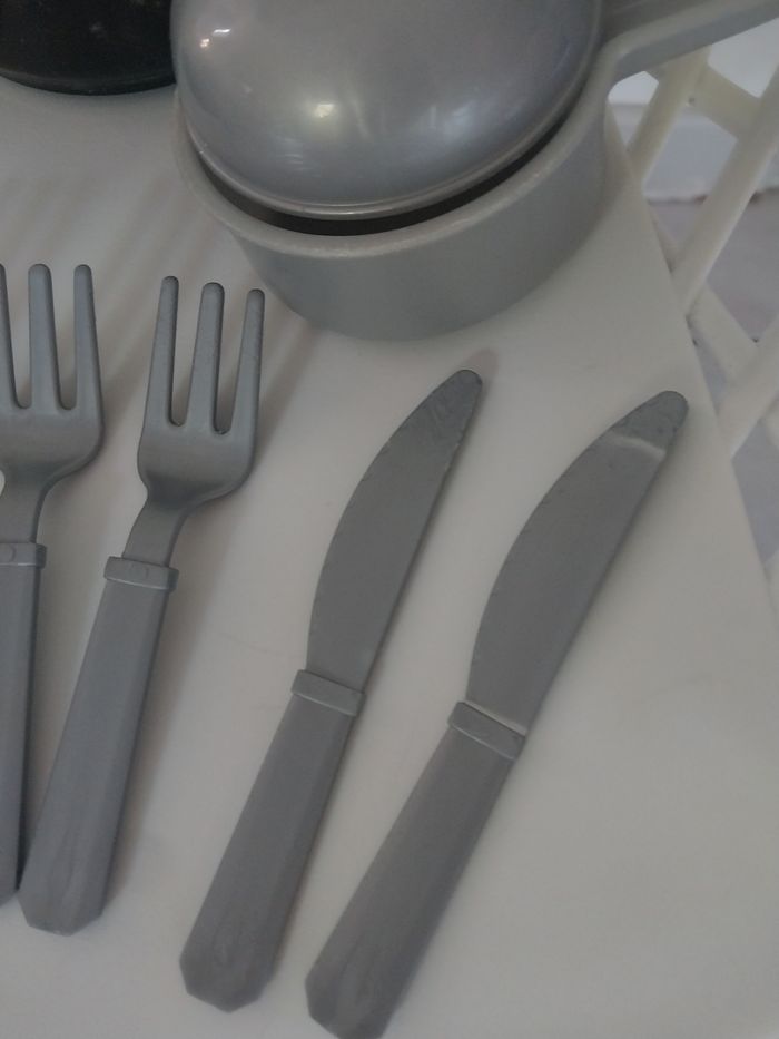Dinette vintage en plastique rigide – 20 pièces - photo numéro 3