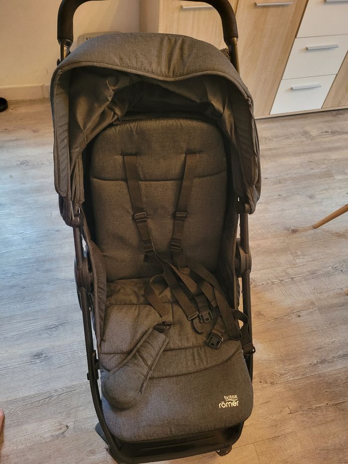 URGENT POUSSETTE