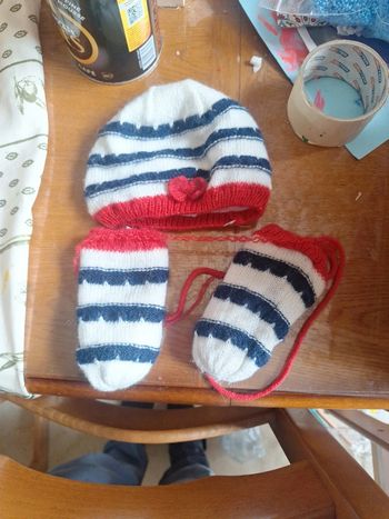 Ensemble bonnet et gant assortie enfant