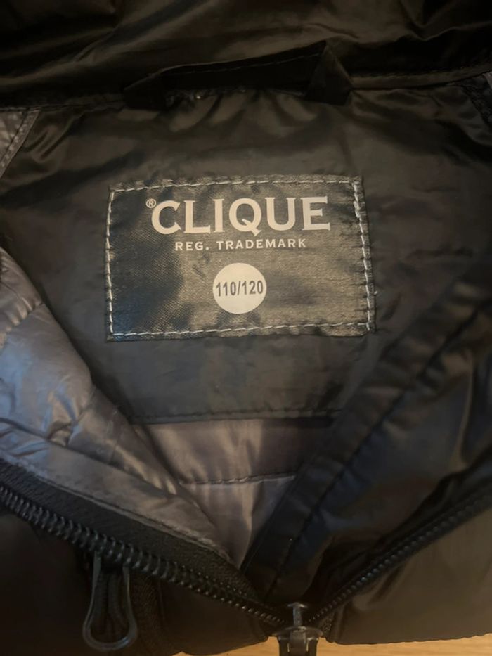 Vends doudoune noire fine taille 110/120 marque clique très bon état - photo numéro 3
