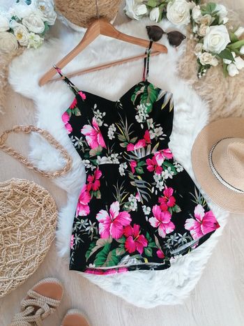 Jolie combinaison short New look taille 34