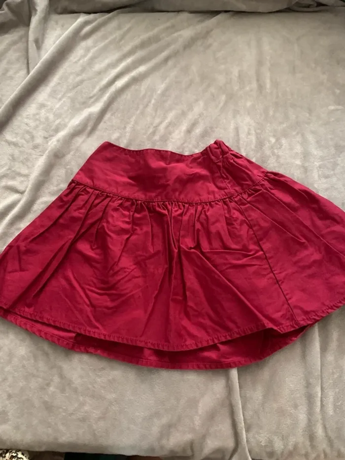 Jupe évasée rouge froncée taille élastique